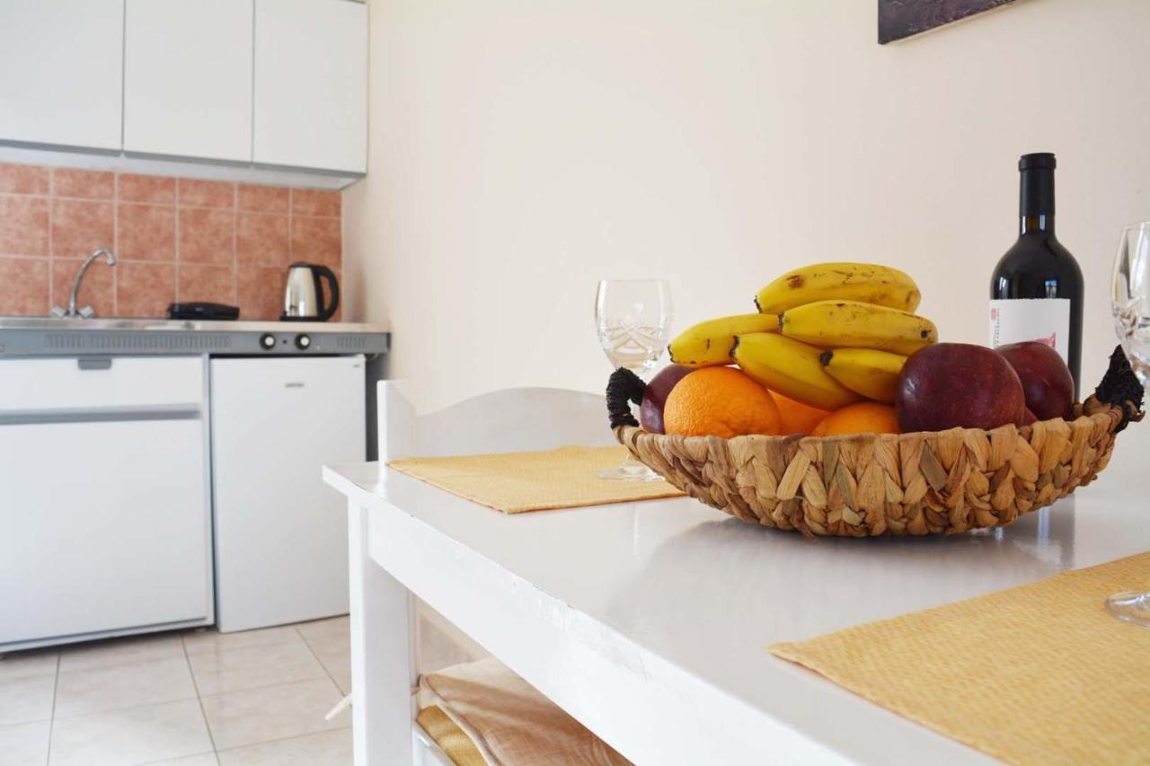 Evani Apartments Ялисос Екстериор снимка